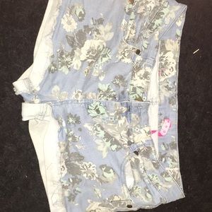 LIGHTLY USED FLORAL JEAN SHORTS